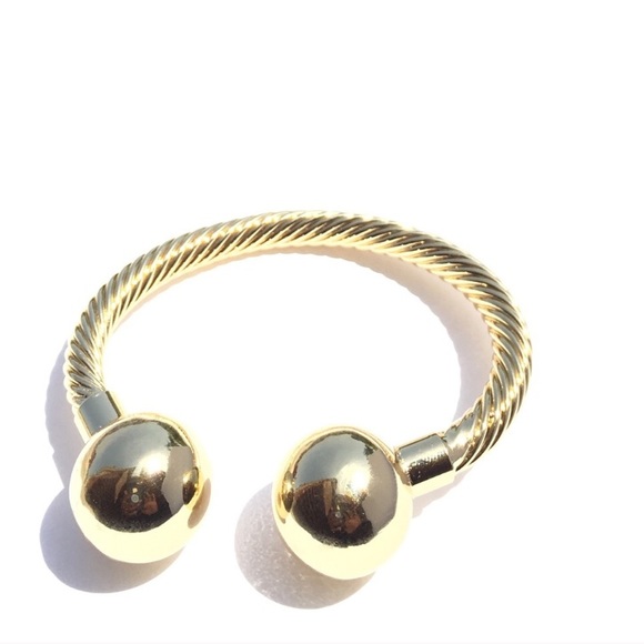 NEW! Gold Luxury Bracelet - Picture 4 of 4